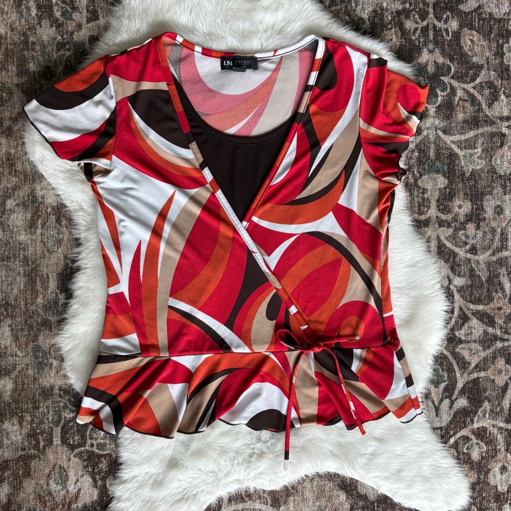 I.N. Studio Petite Vintage Y2K Red Geometric Swirl Peplum Wrap Top Petite large